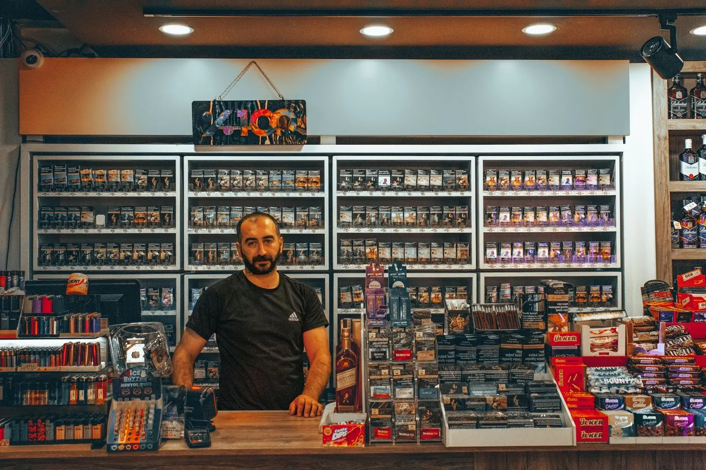 Dono de pequeno negócio no mercado